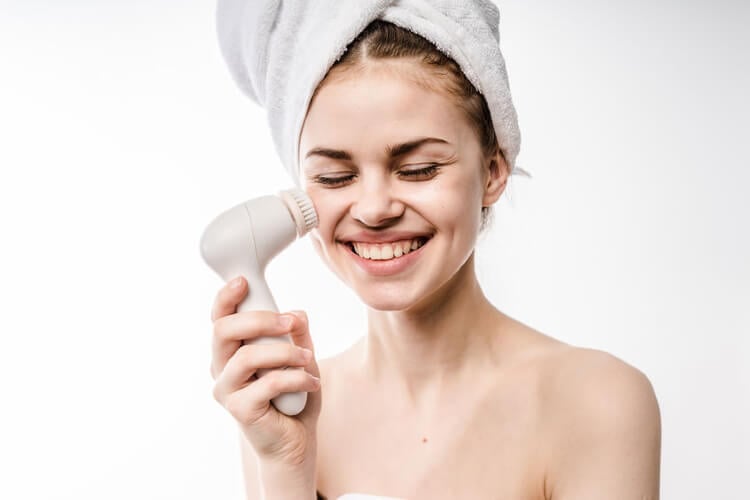 Best Facial Cleansing Brushes For Sensitive Skin